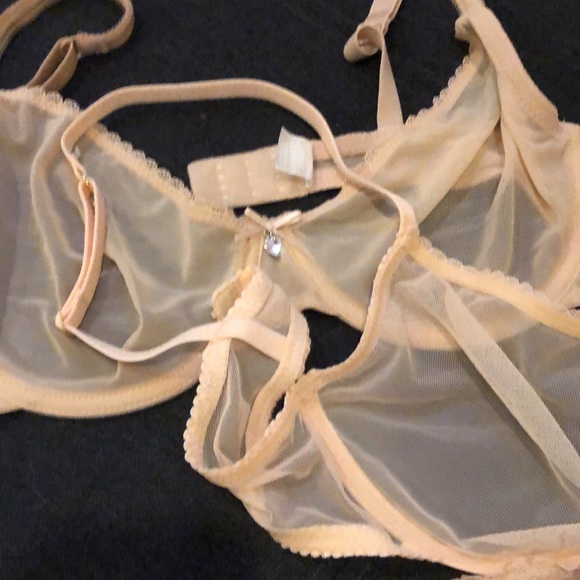 34C bras x 2 bras with under wire. - Picture 3 of 6